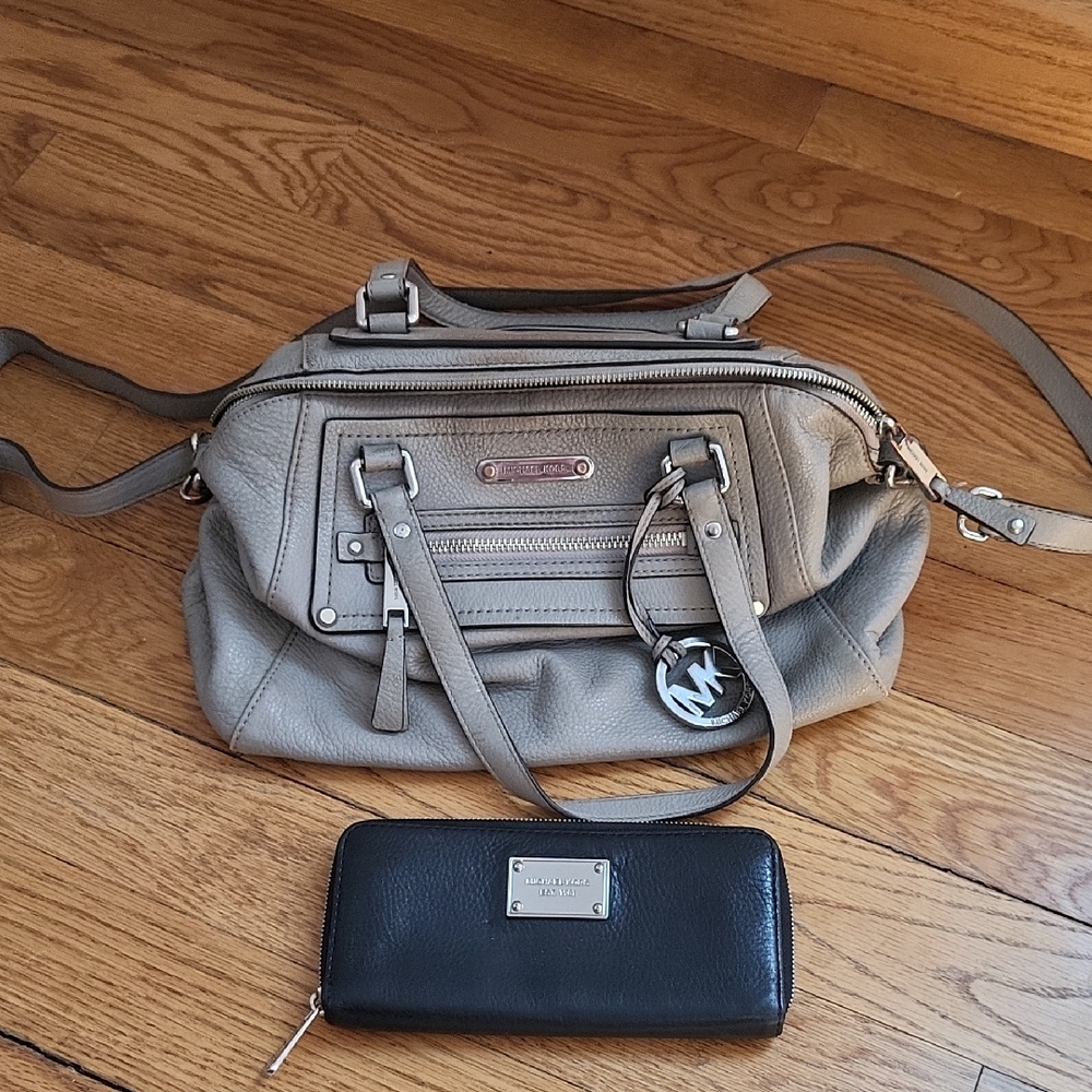 FIRM!💜Michael Kors Purse & Wallet Set
